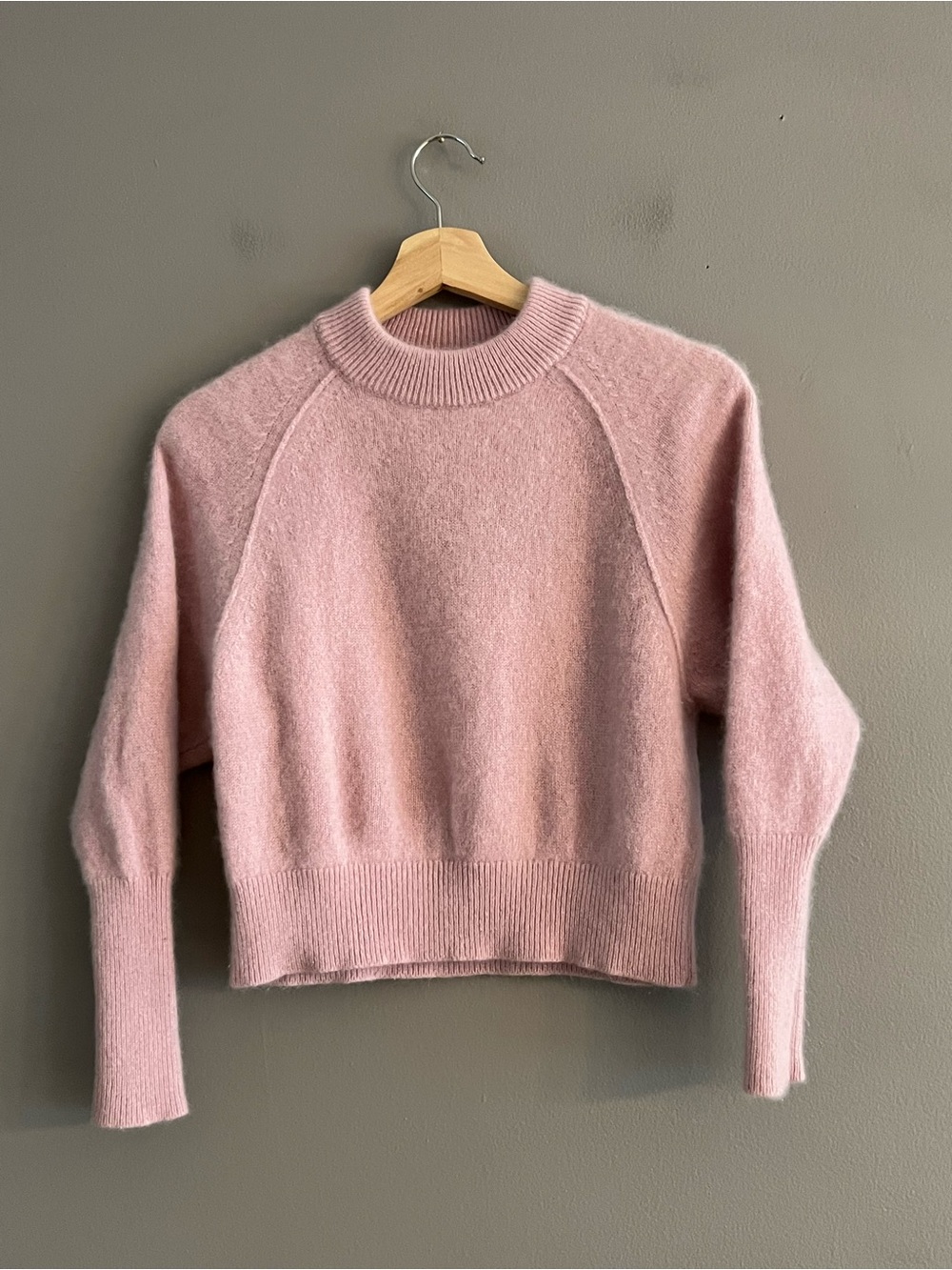 Aritzia The Group Babaton Womens Cashmere Sweater Cropped Cozy Pink XS Luxury